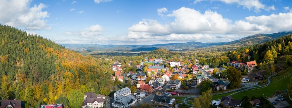 Jesienny widok na Karpacz. Autor: Patrik Kusmider Shutterstock