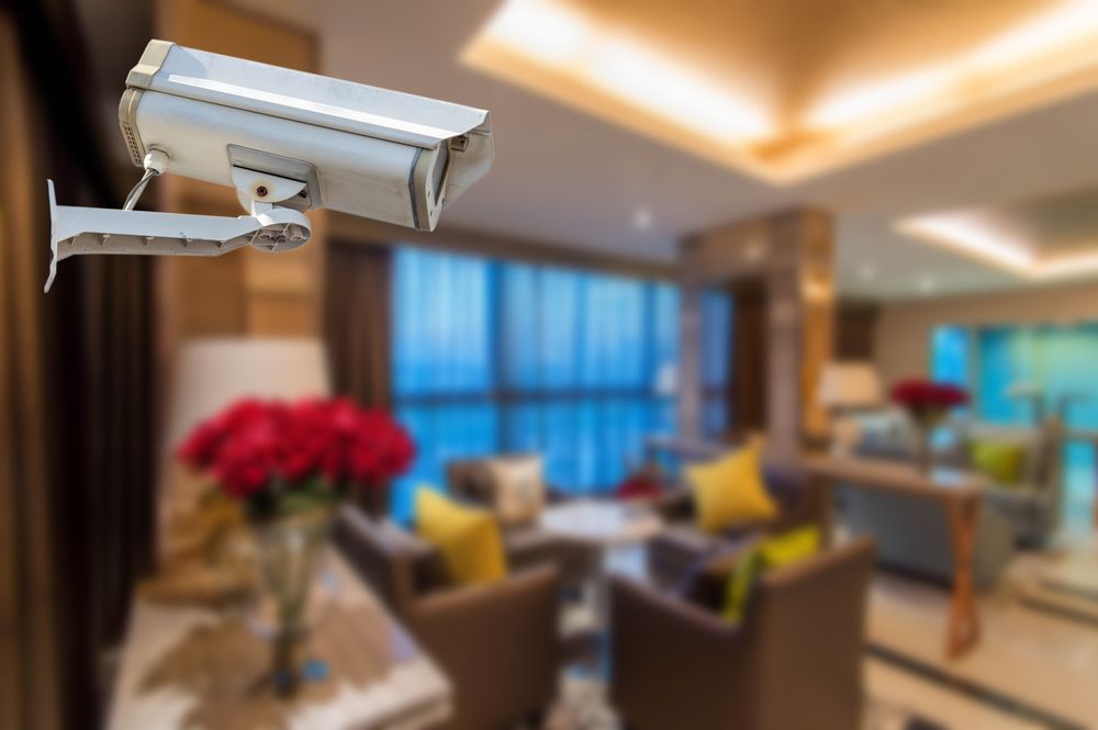 Monitorowanie obiektu noclegowego musi być legalne. Autor: CHALERMPHON SRISANG/shutterstock.com