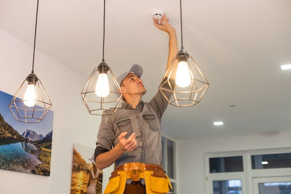 Czujniki dymu w obiektach noclegowych. Autor:Andrew Angolew/shutterstock.com