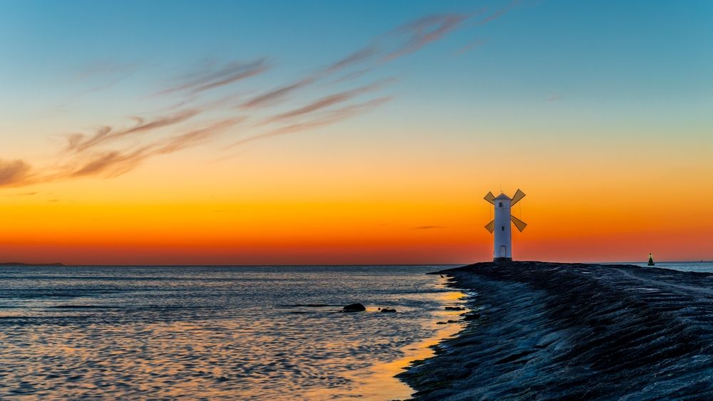 Świnoujście Stawa Młyny latarnie. Autor: Peter Podhajski/shutterstock.com