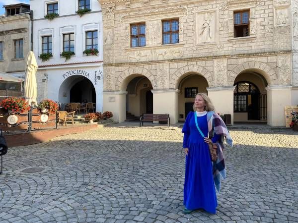 Kazimierz Dolny z przewodnikiem i humorem 🐓