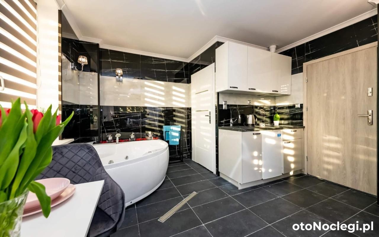 Lipowa Love Rooms Apartamenty Jacuzzi Białystok (1)