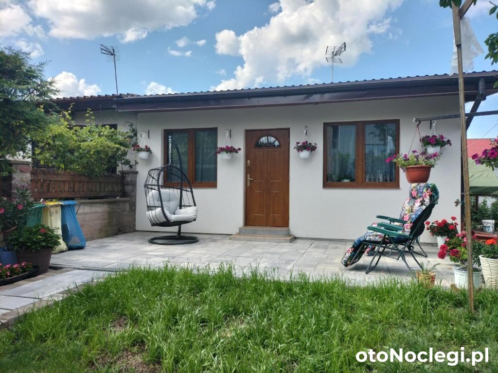 Uroczy domek na zaciszu, Wilkasy (1)