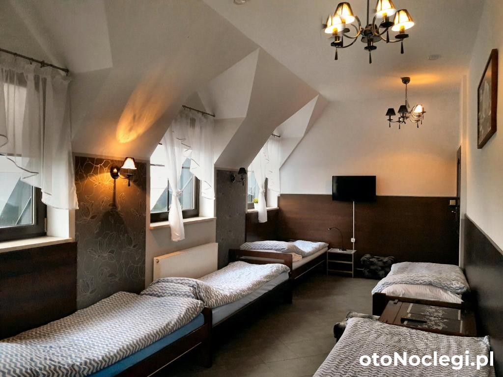 Kwatery, noclegi, pokoje dla firm - Byków (1)