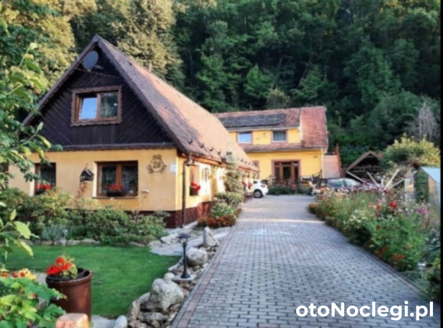 Pokoje Gościnne Pod Skałką Pieszyce (1)