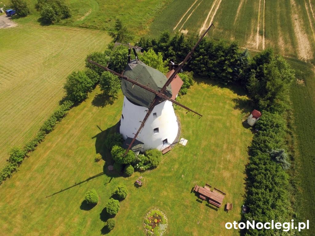 Wiatrak Ośrodek Wczasowy Lędzin (1)