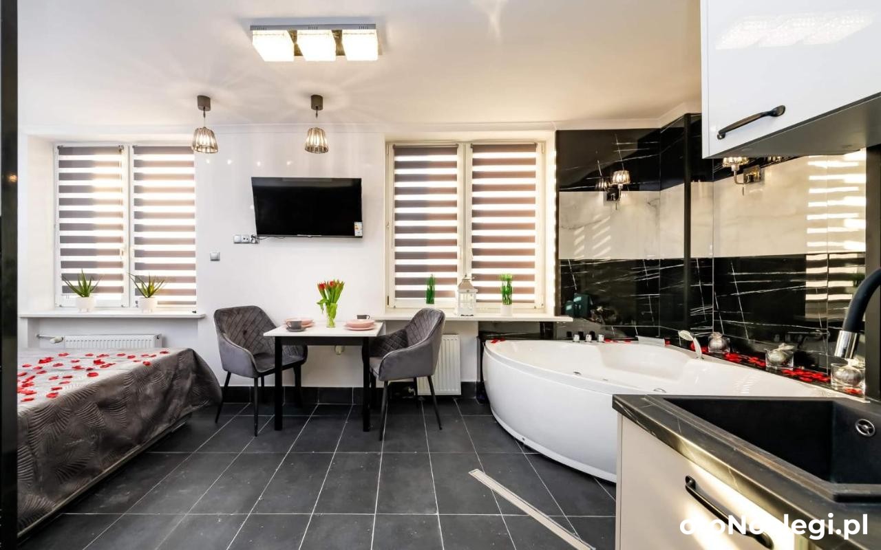 Lipowa Love Rooms Apartamenty Jacuzzi Białystok (5)