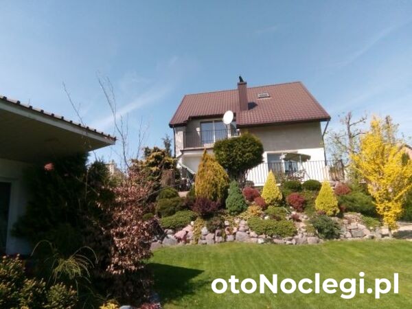 Ryn Domek W Ogrodzie (1)