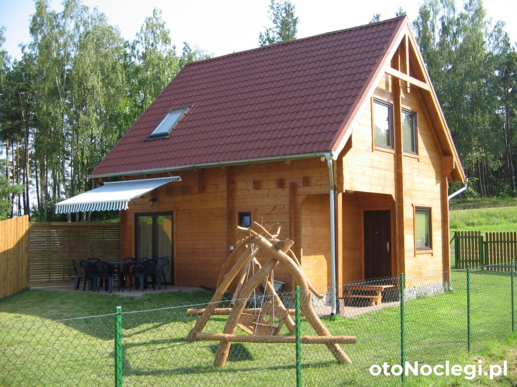 Domek przy lesie nad jeziorem Tałtowisko (1)