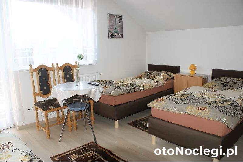Pokoje Gościnne Noclegi pracownicze (1)