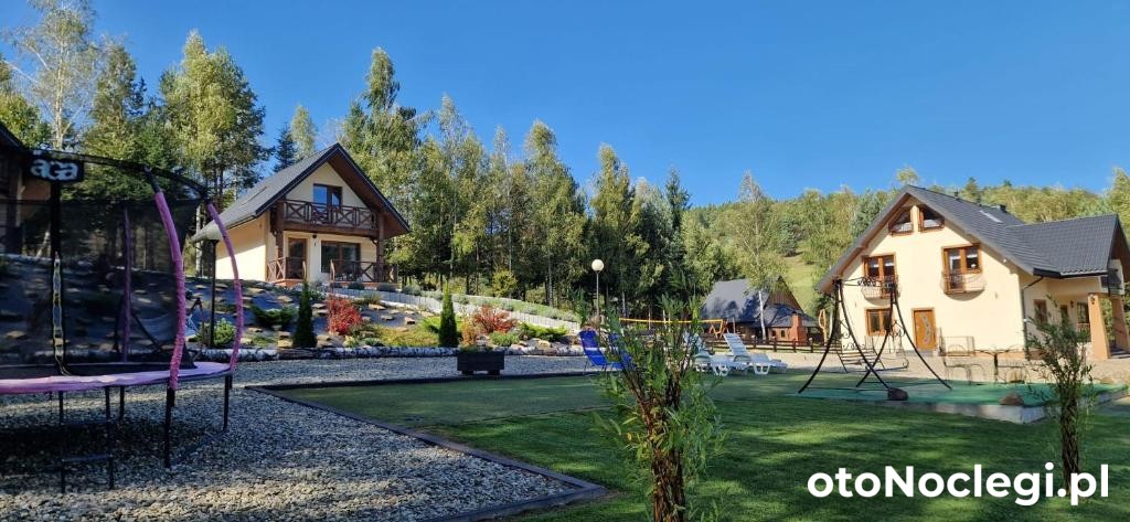 Osada Modrzewiowe Wzgórze Bieszczady Ustrzyki Dolne (1)