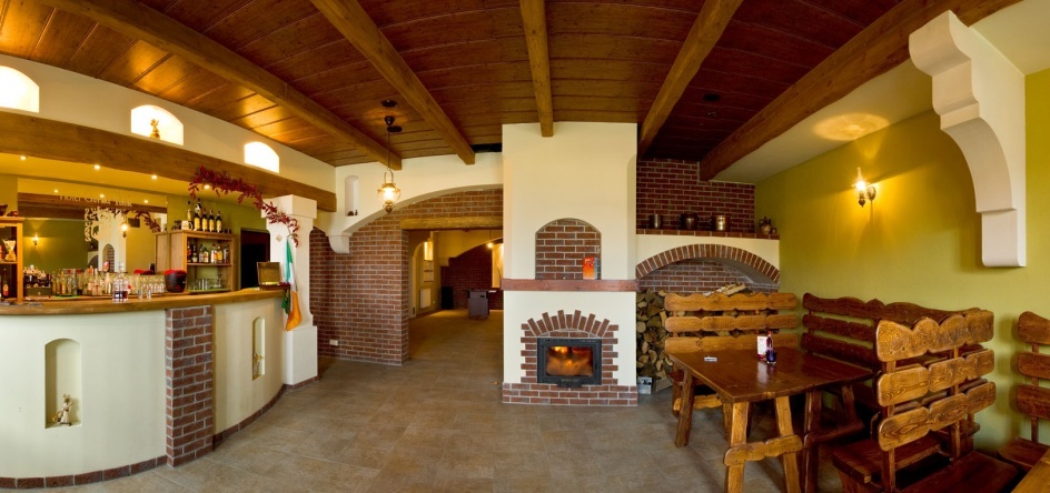 Sala kominkowa w obiekcie (4)