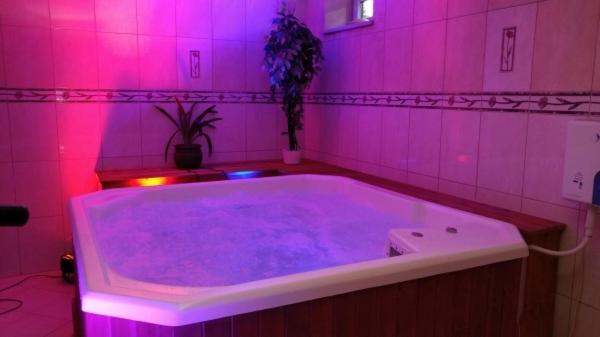 Jacuzzi do dyspozycji gości (4)