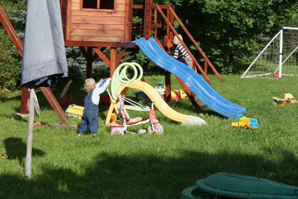 Plac zabaw (3)