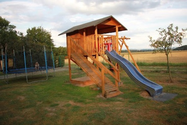 Plac zabaw (2)