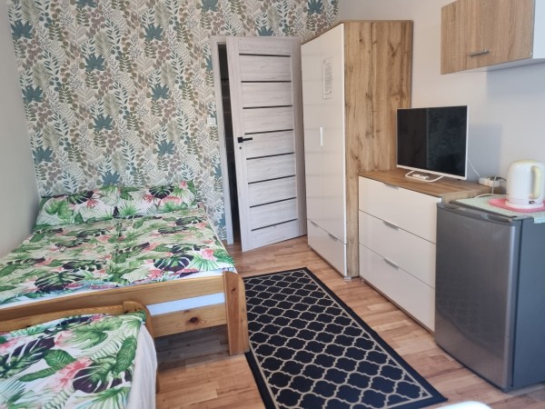 POKOJE GOŚCINNE  BRZOZOWA 4 MIĘDZYWODZIE (2)