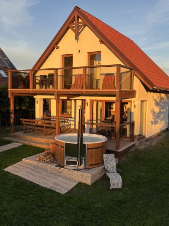 Domek z jacuzzi nad jeziorem Ryńskim (2)