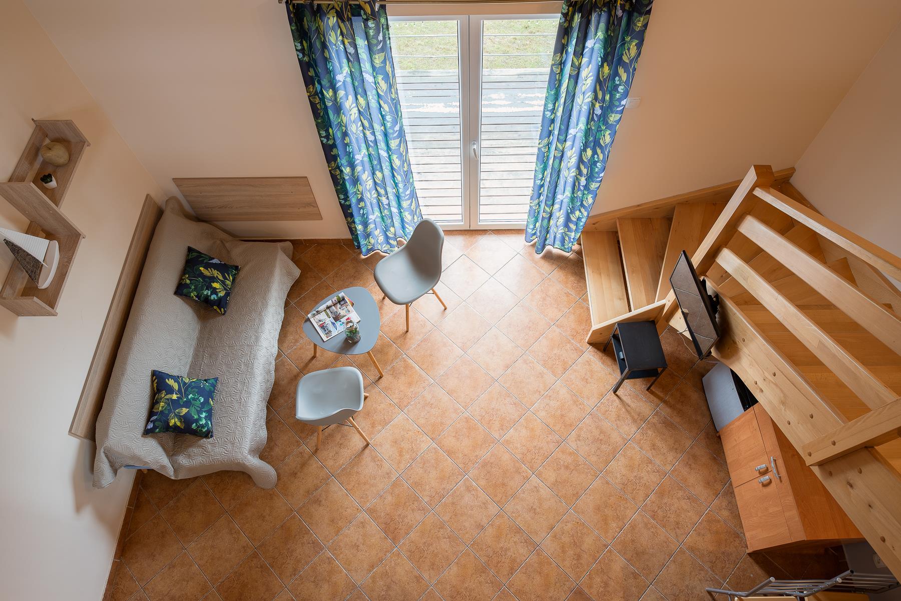 Apartament z tarasem i widokiem na jezioro