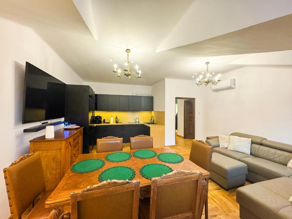 Apartament z 2 sypialniami i widokiem na miasto