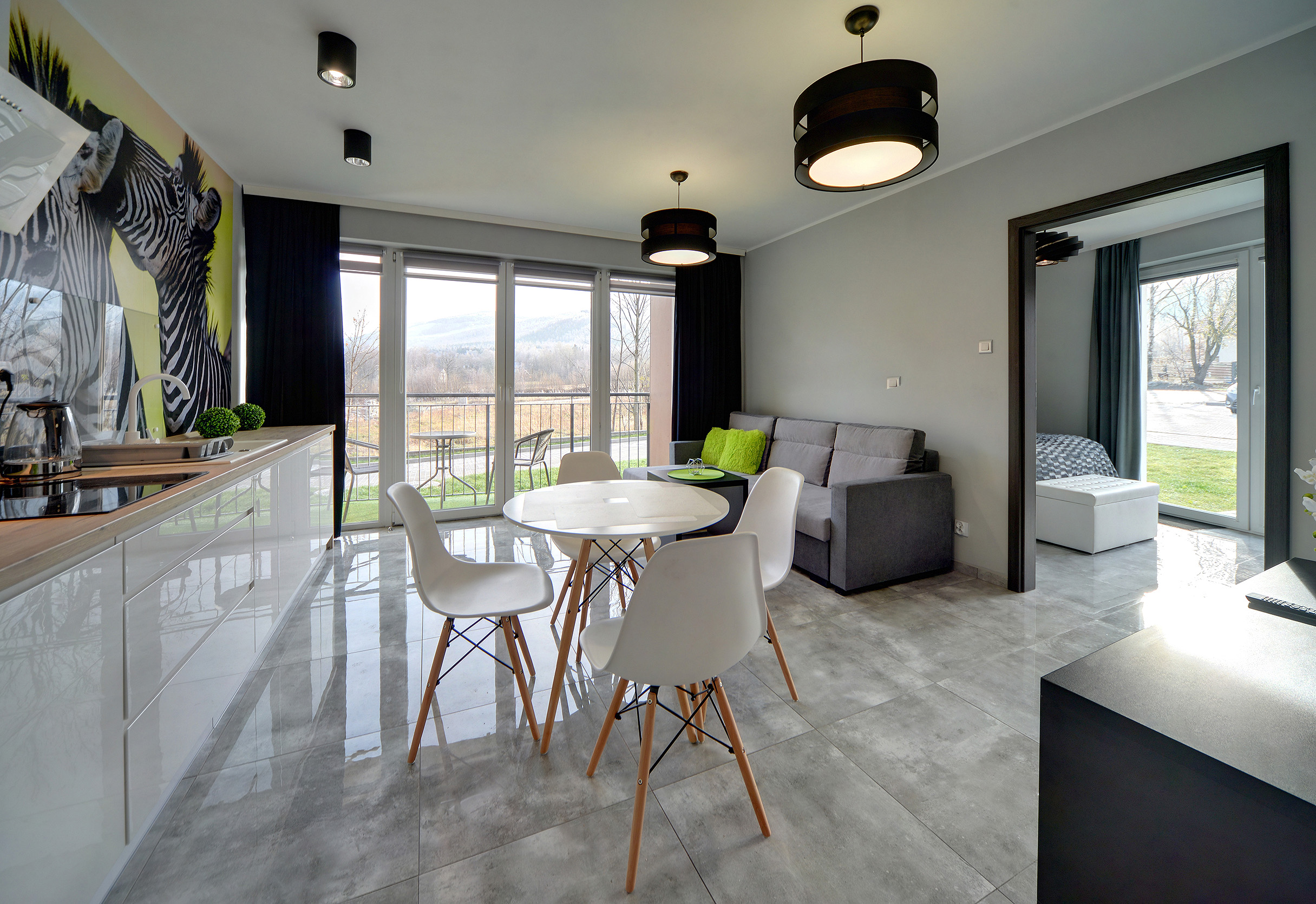 Apartament 4 osobowy Black & White z widokiem na góry