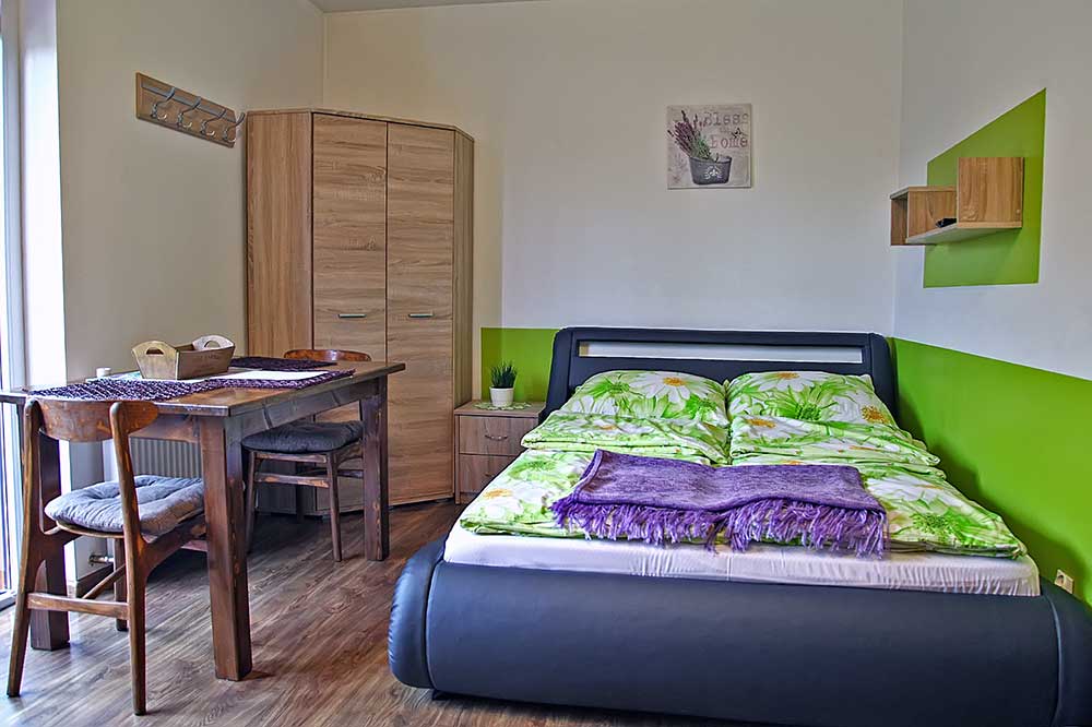 Pokój nr 2 typu Superior (4-osobowy z kuchnią ,łazienką i balkonem)