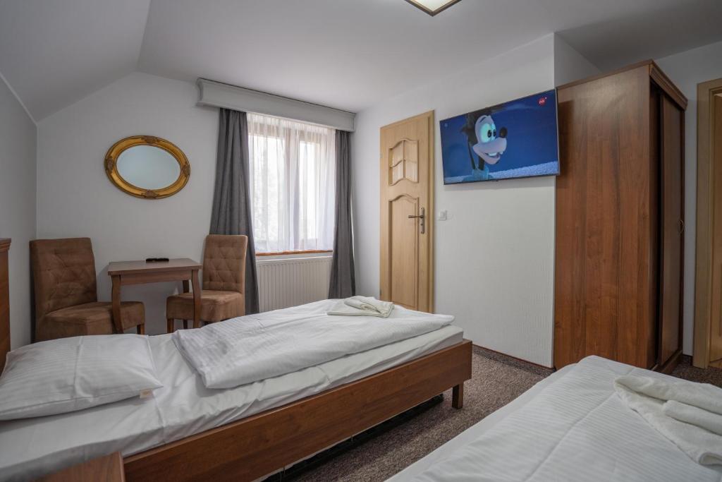 Pokój Trzyosobowy z prywatną łazienką