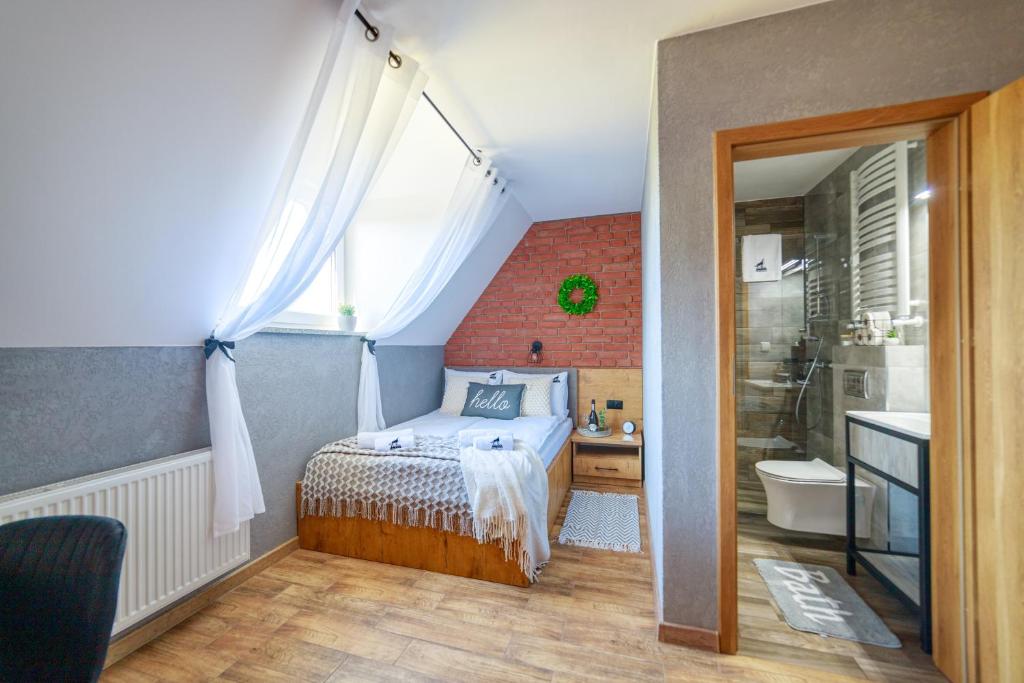 Pokój 4 osobowy z balkonem / widokiem na góry