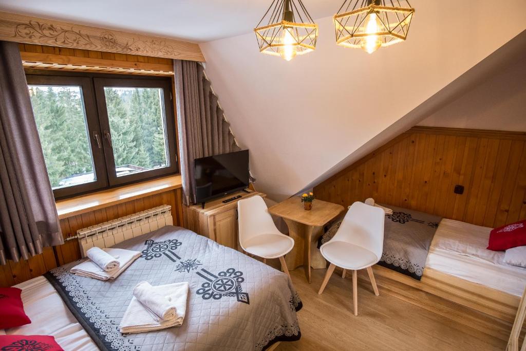 Pokój Trzyosobowy ze wspólną łazienką