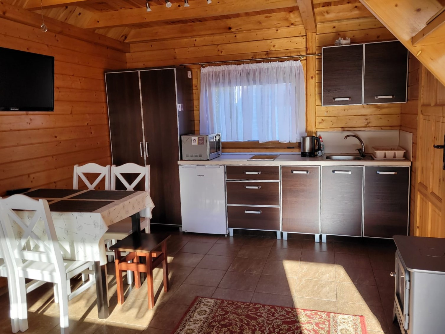 Domek 5-6 osobowy, cena od 220 zł. do 480 zł w zależności od terminu.