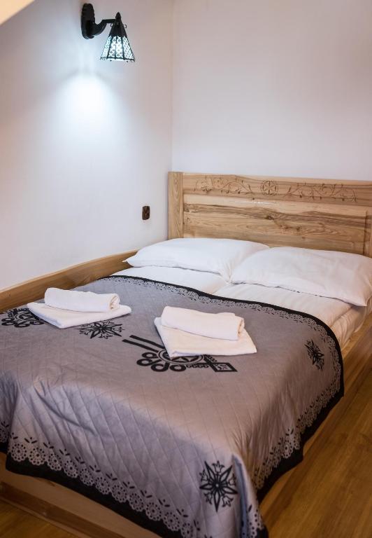 Pokój czteroosobowy z widokiem na góry