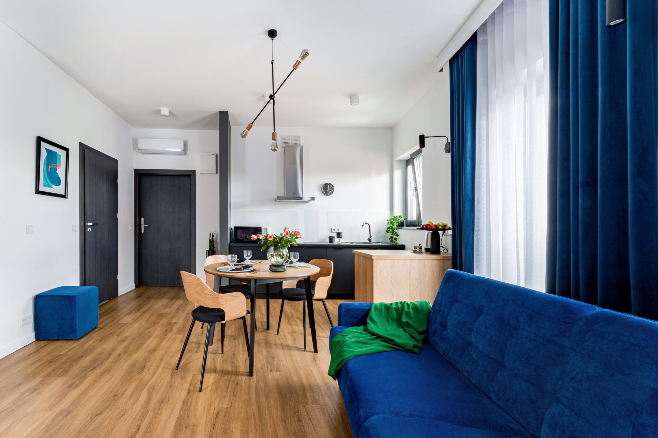 Apartament dwuosobowy z aneksem kuchennym.