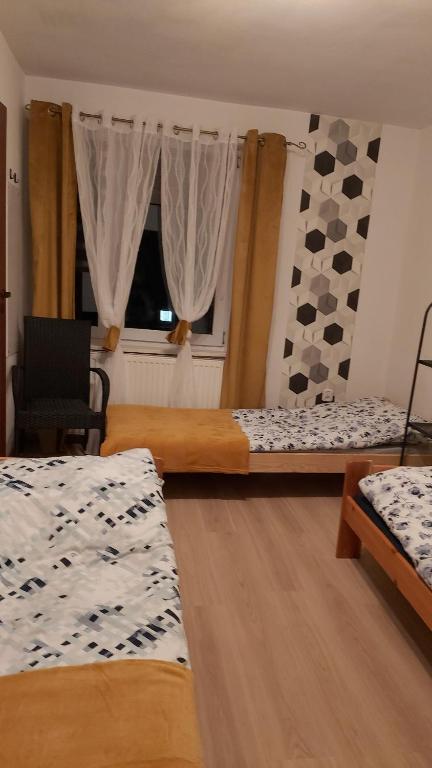 Pokój Trzyosobowy z prywatną łazienką