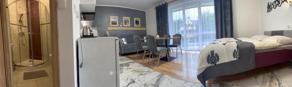 Pokój Trzyosobowy z prywatną łazienką