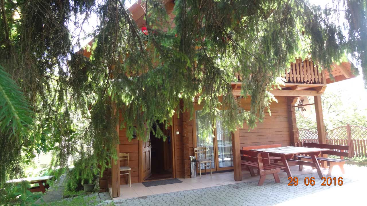 Domek drewniany z poddaszem