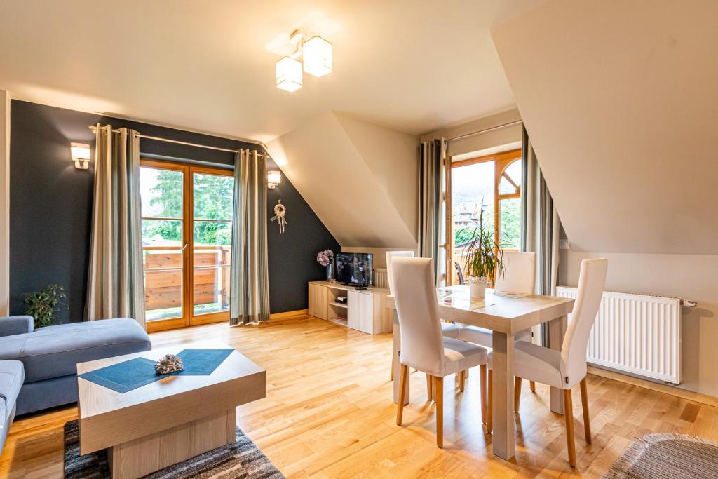 Apartament z aneksem kuchennym i balkonem