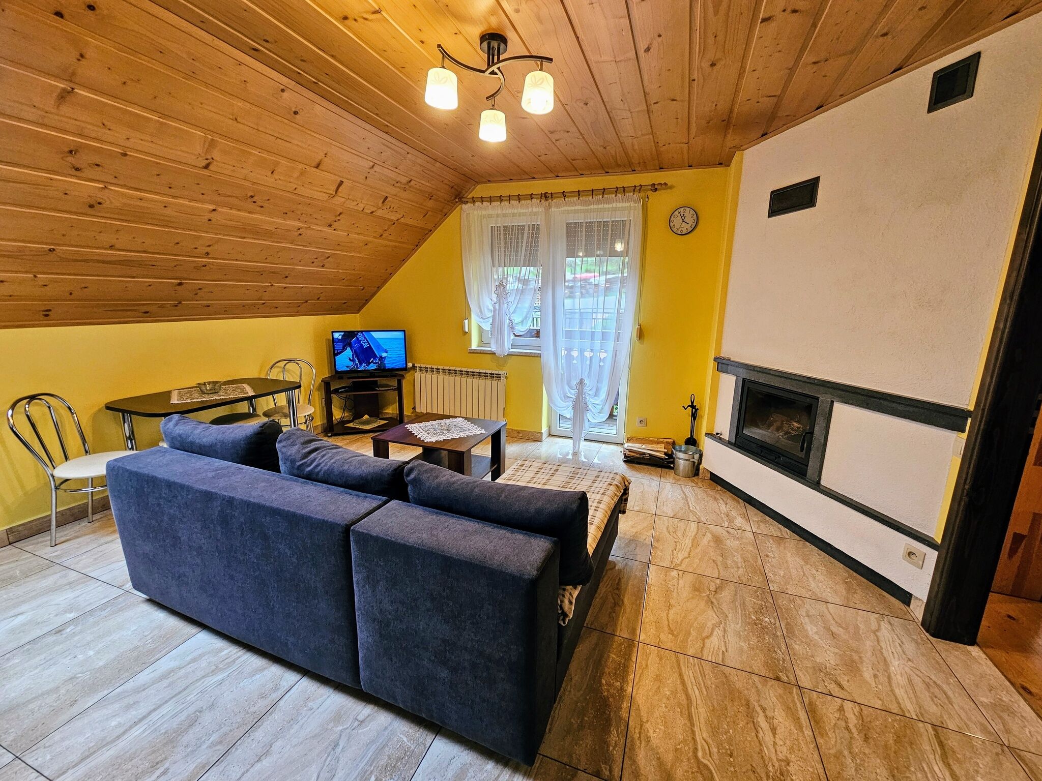 Apartament 2-osobowy z własną kuchnią z widokiem na góry